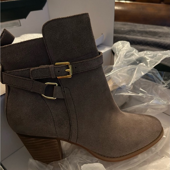 Brand new suede Ralph Lauren heeled short boots - Picture 4 of 4